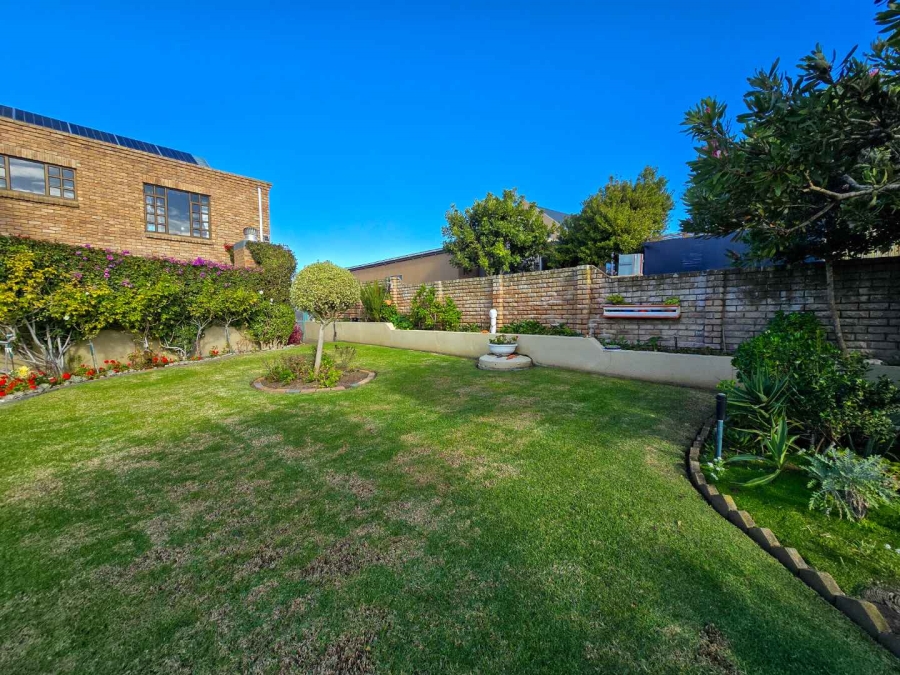5 Bedroom Property for Sale in Stilbaai Wes Western Cape